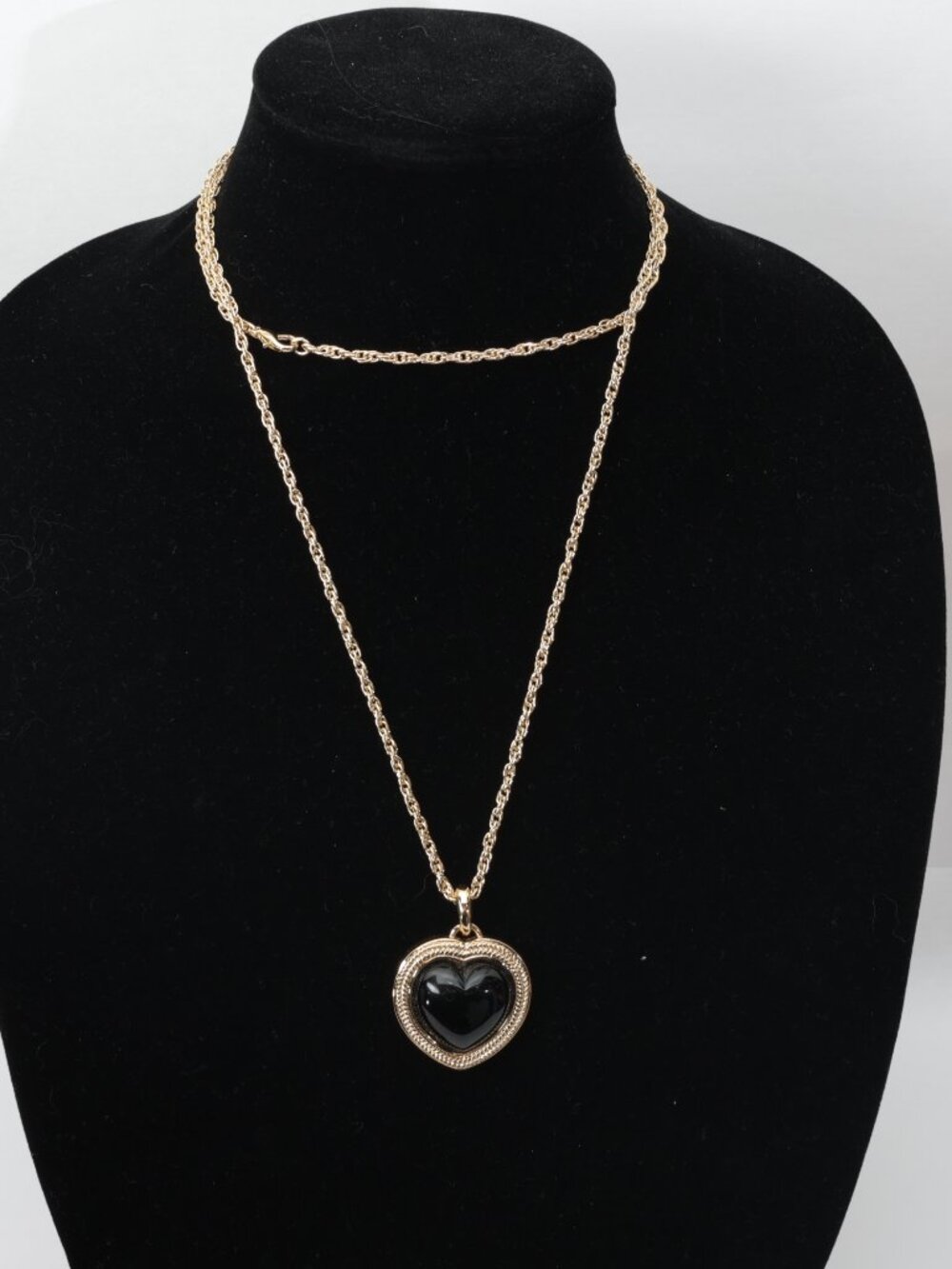 Vintage Ivana Trump black jewel cabochon heart pendant long chain necklace 36"